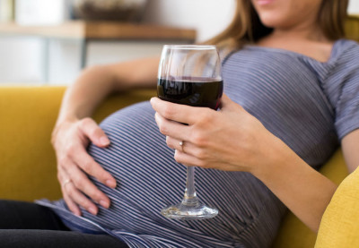 Covid-19 και κατανάλωση αλκοόλ στην εγκυμοσύνη: Πιο σημαντική από ποτέ η αποφυγή της