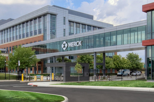 Η αμερικανική φαρμακευτική εταιρεία Merck παγώνει επένδυση 1 δισ. λιρών στο Λονδίνο, καταργεί 125 θέσεις εργασίας