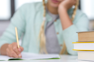 Πανελλήνιες και διαφήμιση: Έκκληση για υπεύθυνη επικοινωνία προς προστασία των μαθητών