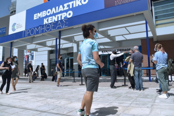 Επιχείρηση «Ελευθερία»: Η τιτάνια προσπάθεια πίσω από τους εμβολιασμούς των Ελλήνων