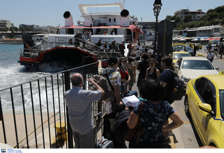 Έκκληση Πλακιωτάκη σε ταξιδιώτες: Φοράτε μάσκες στα πλοία για ένα ασφαλές καλοκαίρι 