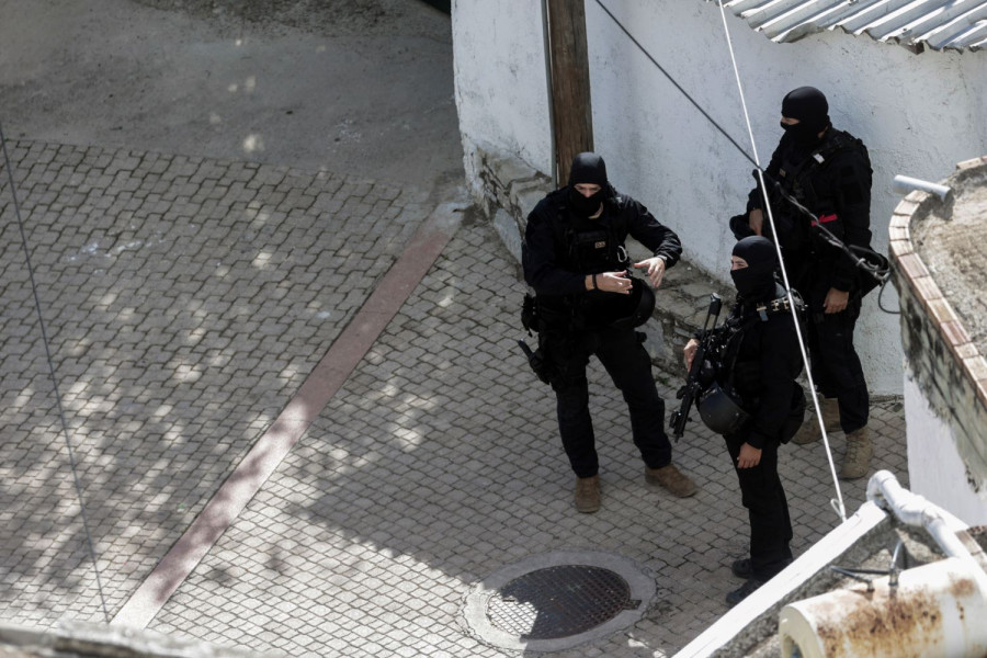 Πάνοπλοι αστυνομικοί στα Βορίζια της Κρήτης/EUROKINISSI