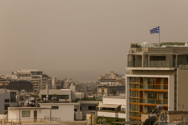 Ερχεται νέα «επίθεση» της αφρικανικής σκόνης - Τι πρέπει να προσέχουν οι ευπαθείς ομάδες