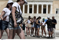 Πάνω από 2.300 τα κρούσματα σήμερα, μείωση νεκρών και διασωληνωμένων