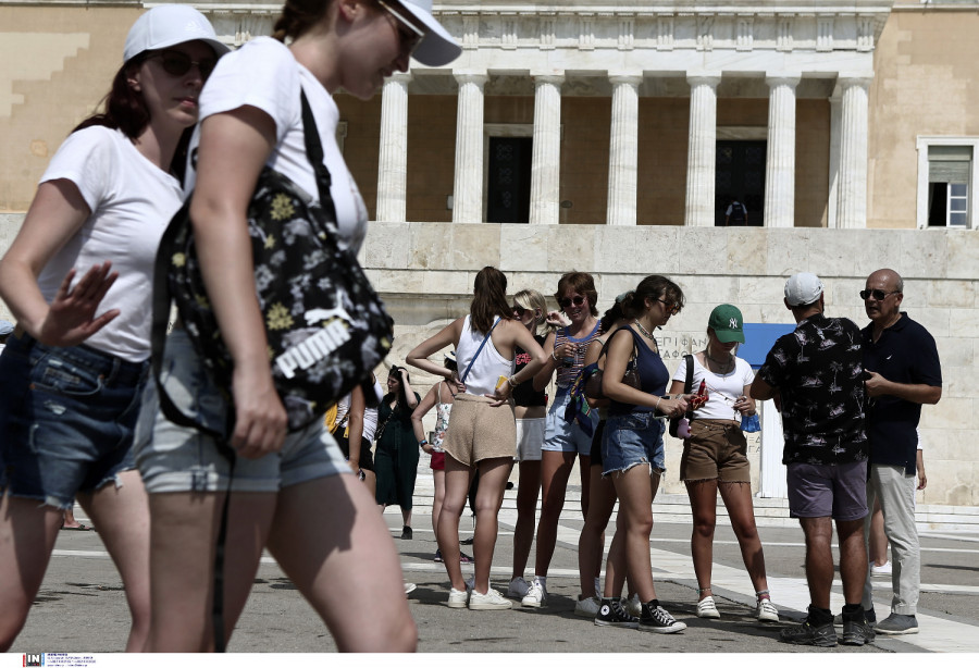 Πάνω από 2.300 τα κρούσματα σήμερα, μείωση νεκρών και διασωληνωμένων