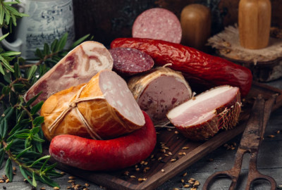 ΕΦΕΤ: Κίνδυνος από τις νιτροζαμίνες στα τρόφιμα – «Καμπανάκι» για το επεξεργασμένο κρέας