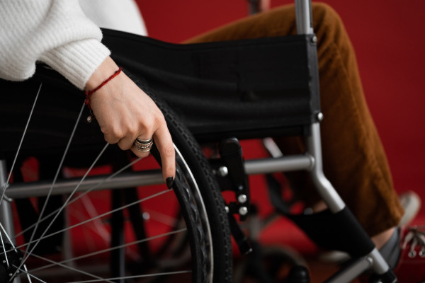  «Κλειστές θύρες» στο σύστημα υγείας βρίσκει το 29% των ατόμων με αναπηρία: Επιστολή ΕΣΑμεΑ στον Χρυσοχοΐδη