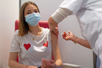 Κορονοϊός: Εκτοξεύεται ο κίνδυνος νοσηλείας των ανεμβολίαστων παιδιών