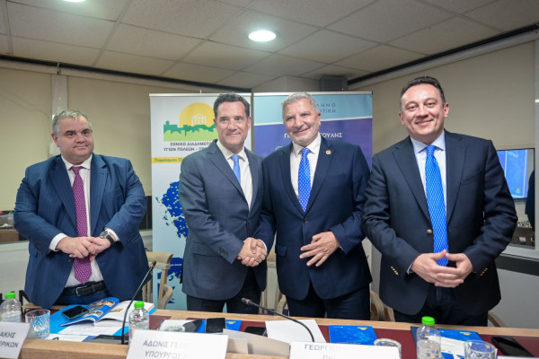 ΙΣΑ: Ο Γεωργιάδης ανακοίνωσε αύξηση της ιατρικής αμοιβής κατά 30% -