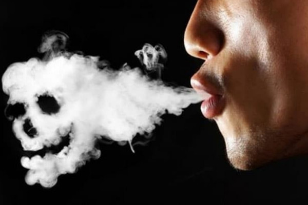 COVID-19: Το κάπνισμα αυξάνει τον κίνδυνο σοβαρής νόσου