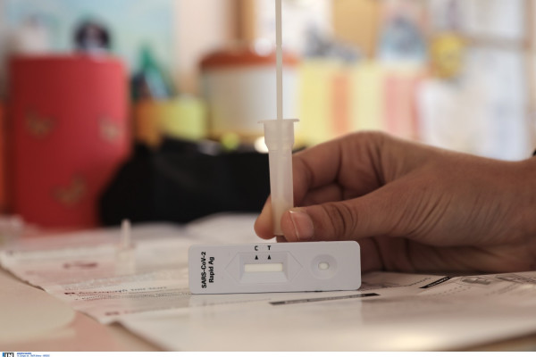 Μαθητές: Πότε μπορούν να παραλάβουν από τα φαρμακεία 5 νέα δωρεάν self test