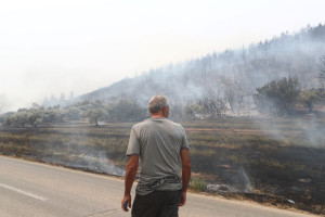 Οι συστάσεις των πνευμονολόγων σε όσους βρίσκονται κοντά στα πύρινα μέτωπα για την προστασία από τους καπνούς