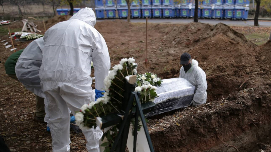 Κορονοϊός: Πάνω από 15 εκ. οι συνολικοί θάνατοι, η τραγική αλήθεια πίσω από την υπερβάλλουσα θνησιμότητα