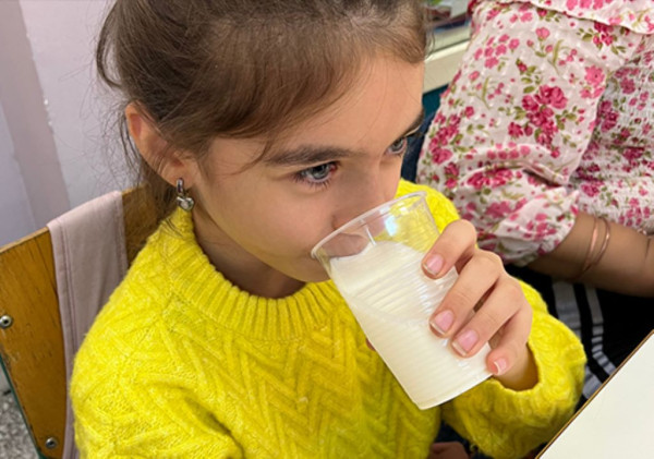 Ινστιτούτο Prolepsis: Το ΝΟΥΝΟΥ προσφέρει γάλα σε 6.699 μαθητές του προγράμματος ΔΙΑΤΡΟΦΗ