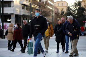 Υπαρκτή η απειλή τριπλής επιδημίας - Καραδοκούν Covid, γρίπη και RSV ενόψει χειμώνα