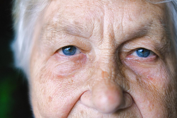 Εγκρίθηκε το πρώτο φάρμακο για την πιο συχνή αιτία απώλειας όρασης στους ηλικιωμένους