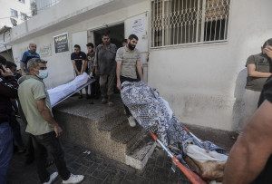 Γάζα: Ο γιατρός που χειρουργούσε στην κόλαση - «Στο νοσοκομείο κομματιάστηκαν παιδιά»