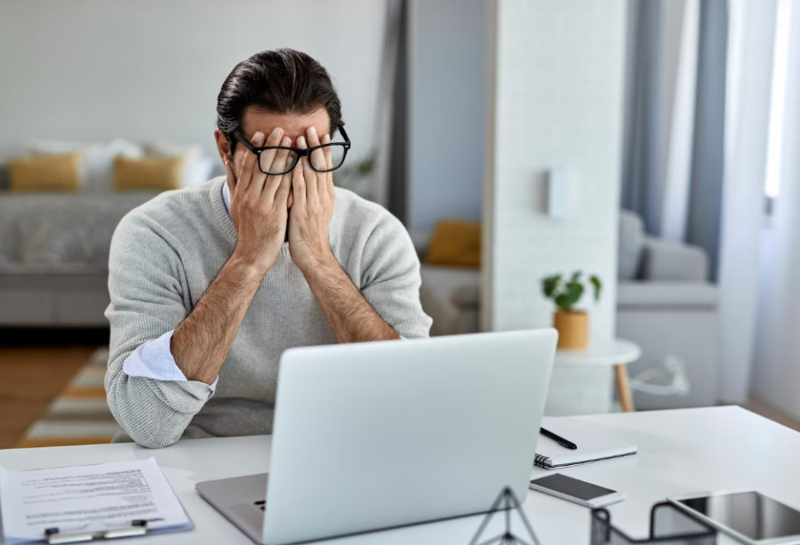 Στρες στο γραφείο: 3 tips για να «απαλλαγείτε» από το άγχος και να είστε αποδοτικοί