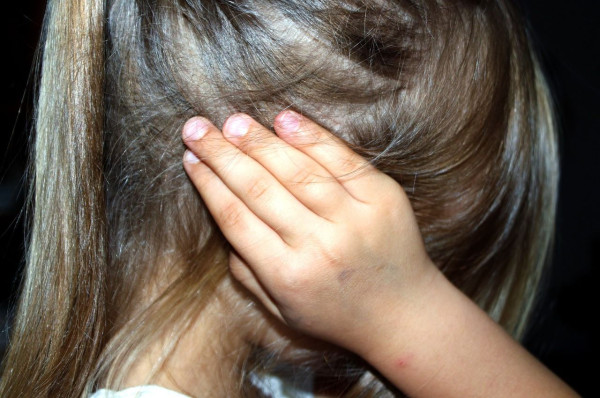 Μη βάζετε τις φωνές στα παιδιά σας, κινδυνεύει η ψυχική τους υγεία ως ενήλικες