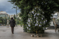 Κορονοϊός Ελλάδα: Πλησιάσαμε ξανά τους 100 νέους θανάτους - Στο 3,73% η θετικότητα