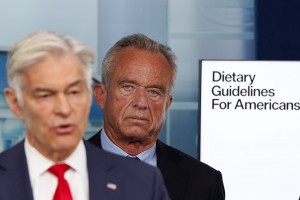 Φάτε πρωτεΐνη, κόψτε το τηγάνισμα: Οι νέες διατροφικές οδηγίες της κυβέρνησης Τραμπ