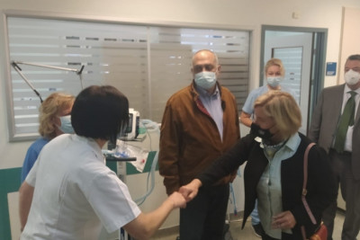 Επίσκεψη Γκάγκα στο Αττικόν: Δέσμευση για ενίσχυση του νοσοκομείου