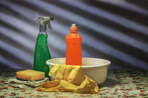 Χημικές βόμβες τα οικιακά απορρυπαντικά - Πόσο μολύνουν τον αέρα του σπιτιού