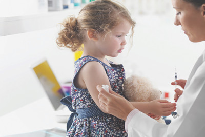 Μηνιγγίτιδα Β: Μια σπάνια νόσος που ακόμα αποτελεί έναν «αόρατο» κίνδυνο για μωρά και παιδιά - «Ασπίδα» προστασίας ο εμβολιασμός