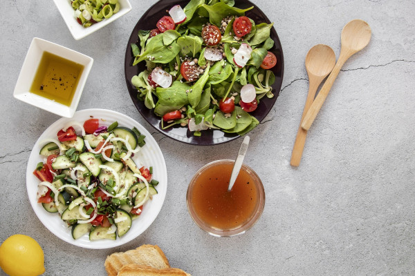 Βασικές οδηγίες επιλογής dressing για να μη μετατρέπετε τη σαλάτα σας σε junk food
