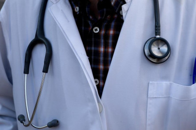 ΙΣΑ: Αντίθετος με την αιφνίδια διακοπή συμβάσεων γιατρών του ΕΣΥ