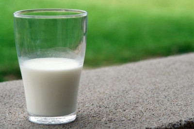 H υπερβολική κατανάλωση γάλατος αυξάνει τον κίνδυνο εμφάνισης ενός τύπου καρκίνου