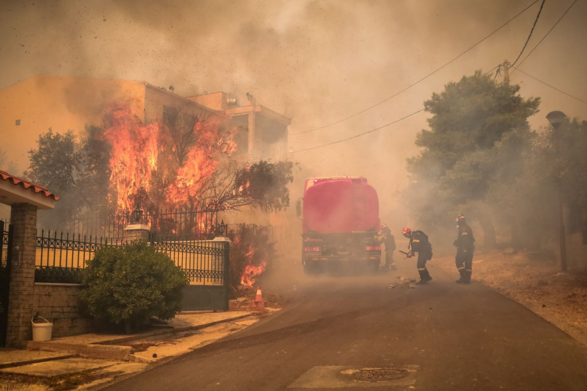 Τα μέτρα για την αποφυγή εισπνοής καπνού ή στάχτης από πυρκαγιά που συστήνει η ΕΕΔΥ