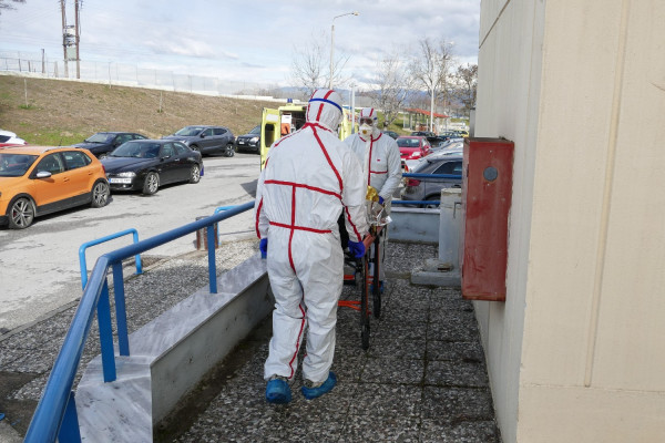 Συναγερμός για δεύτερο κύκλο αύξησης κρουσμάτων σε εργαζομένους νοσοκομείων