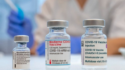Κορονοϊός- Έρευνα: Λιγότερες λοιμώξεις σε εμβολιασμένους με Moderna σε σχέση με το Pfizer