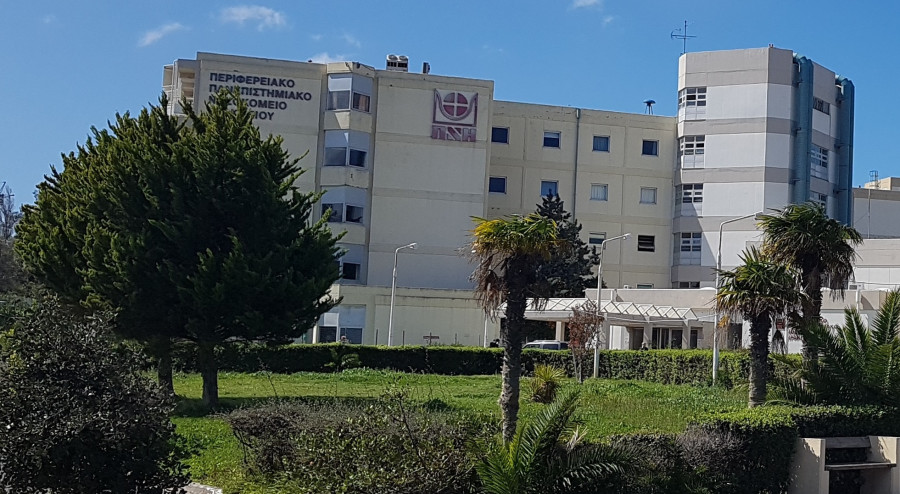 ΠΑΓΝΗ: Ασθενής τραυματίστηκε στο κεφάλι από κομμάτι οροφής που υποχώρησε λόγω διαρροής από καζανάκι