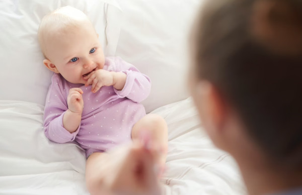 Η συζήτηση με μωρά μπορεί να συμβάλει στην ανάπτυξη του εγκεφάλου - 10 τρόποι για να μιλήσετε σε νήπια
