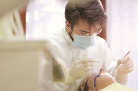 Κορονοϊός: Επικαιροποιημένες οδηγίες σε οδοντιάτρους - Με 30 λεπτά απόσταση το κάθε ραντεβού