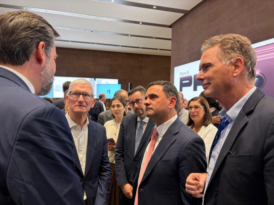 Νίκος Παπανδρέου και Τιμ Κουκ συνομίλησαν για την ψυχική υγεία και την ασφάλεια των ανηλίκων