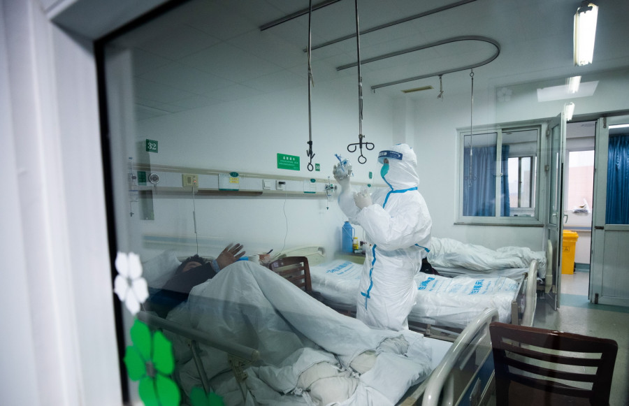 Covid-19: Κλινικές δοκιμάζουν φάρμακα για τον ιό Ebola σε ασθενείς με κορονοϊό