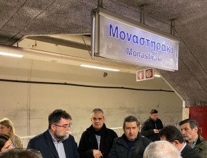 Αυτοψία Οικονόμου στις γραμμές του Μετρό και στα αστικά λεωφορεία μαζί με τις Ομοσπονδίες Τυφλών