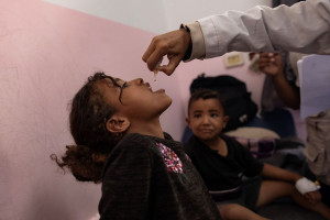 Γάζα: Η UNICEF καταγγέλλει το Ισραήλ ότι δεν επιτρέπει να εισαχθούν σύριγγες για τον εμβολιασμό παιδιών