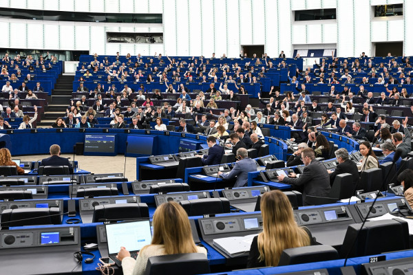 Ευρωπαϊκό Κοινοβούλιο: Ζητάει να "παγώσει" η οδηγία για τα αστικά λύματα - Ικανοποίηση Γεωργιάδη