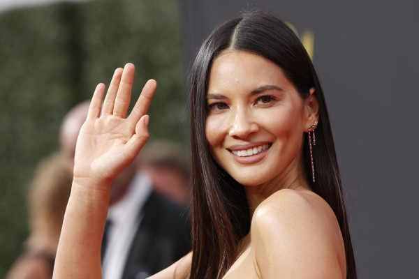 Olivia Munn: Η μάχη της διάσημης ηθοποιού με τον καρκίνο του μαστού και το μήνυμά της στις γυναίκες