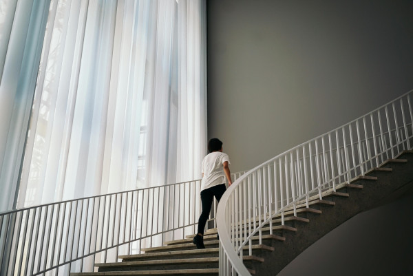 Στις... σκάλες ίσως βρίσκεται το κλειδί για τη μακροζωϊα: Τι δείχνει μελέτη