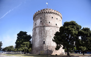 Θεσσαλονίκη: Ο Λευκός Πύργος γίνεται κόκκινος την Παγκόσμια Ημέρα Ευαισθητοποίησης για το Πολλαπλούν Μυέλωμα