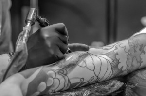 Οι δερματικές επιπλοκές που μπορεί να προκαλέσει ένα τατουάζ