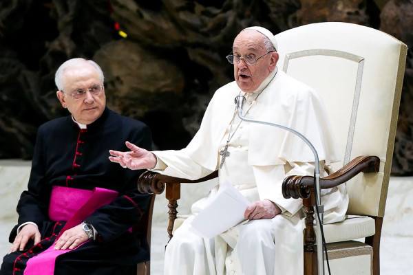 Ξεκάθαρη θέση εναντίον της παρένθετης μητρότητας παίρνει πλέον το Βατικανό - «Είναι οικουμενικό αδίκημα»