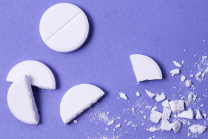 Ιβουπροφαίνη: Νέα ευρήματα για τη χρήση της σε ασθενείς με ΙΦΝΕ