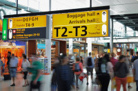 Κορονοϊός: Η Κομισιόν προτείνει να ενισχυθεί ο συντονισμός των ασφαλών ταξιδιών στην ΕΕ