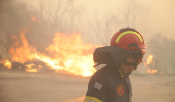 Φωτιά: 8 συμβουλές για να μην λιποθυμήσετε από τον καπνό - Οδηγίες «sos» για να προστατέψετε το αναπνευστικό σας